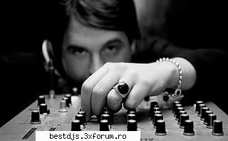 care ajuta mine piesele astea:( plss javier algarra dog pepe (loko mas deep down danny serrano daz Idiot Trader